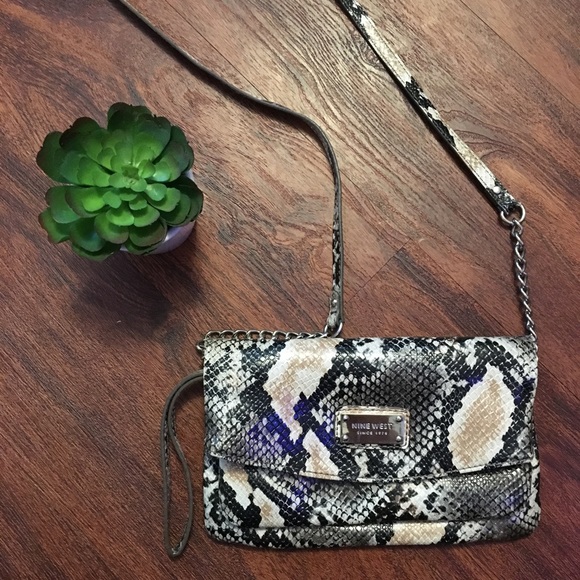 Nine West Handbags - Nine West snakeskin purse